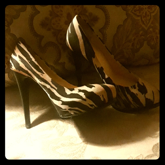 Shoes - Picture 1 of 3